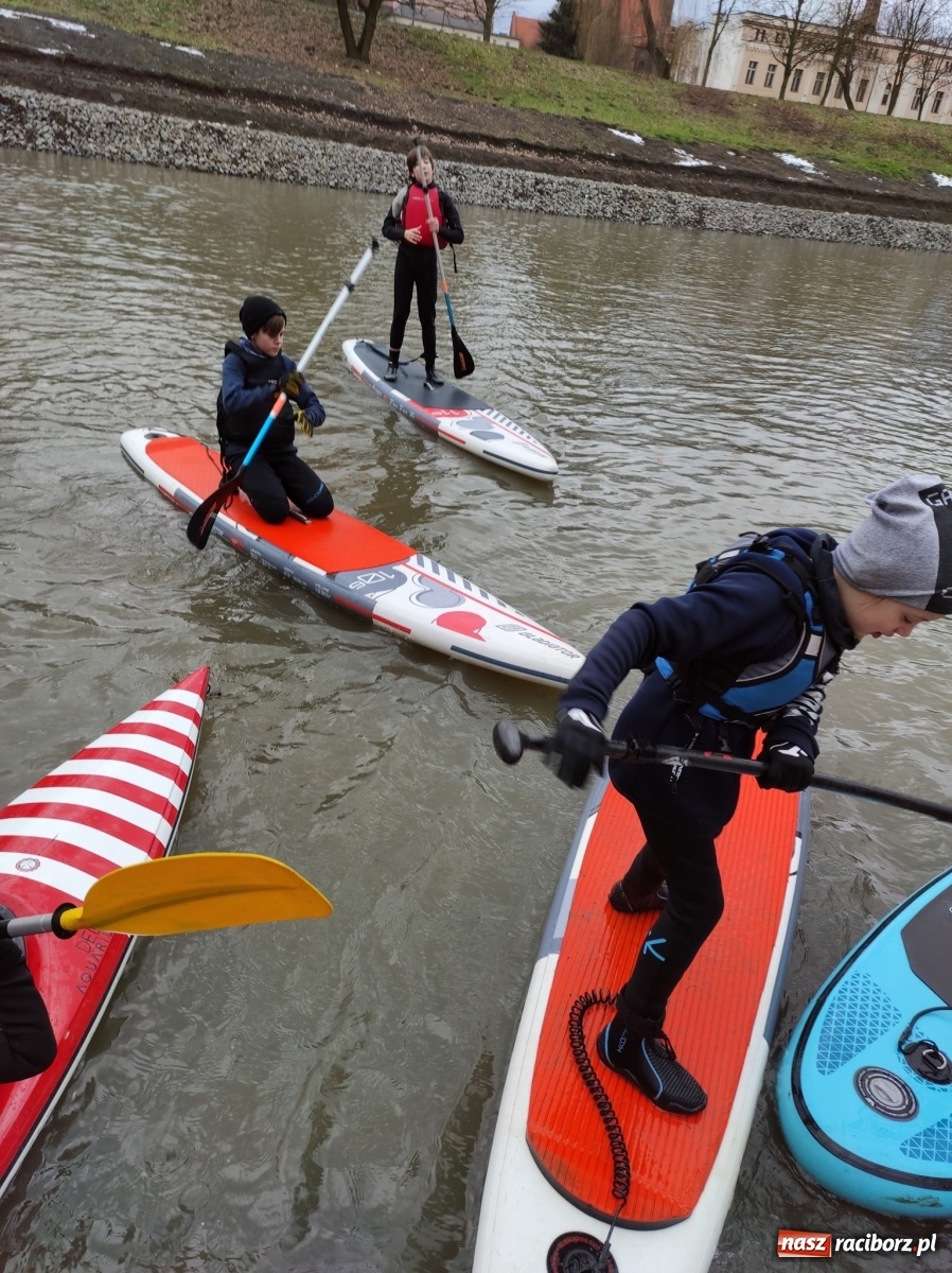 Zdjęcie w galerii na portalu naszraciborz.pl: Wioślarze z Raciborza ostro ćwiczą na Odrze wiadomości z regionu