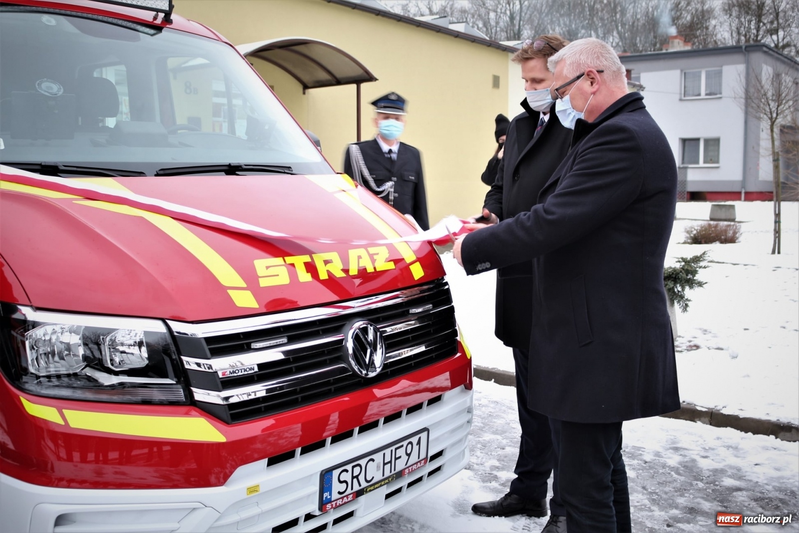 Zdjęcie w galerii na portalu naszraciborz.pl: Strażacy z Rzuchowa odebrali kluczyki do nowego wozu  wiadomości z regionu