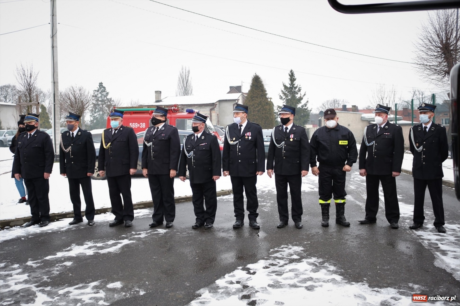 Zdjęcie w galerii na portalu naszraciborz.pl: Strażacy z Rzuchowa odebrali kluczyki do nowego wozu  wiadomości z regionu