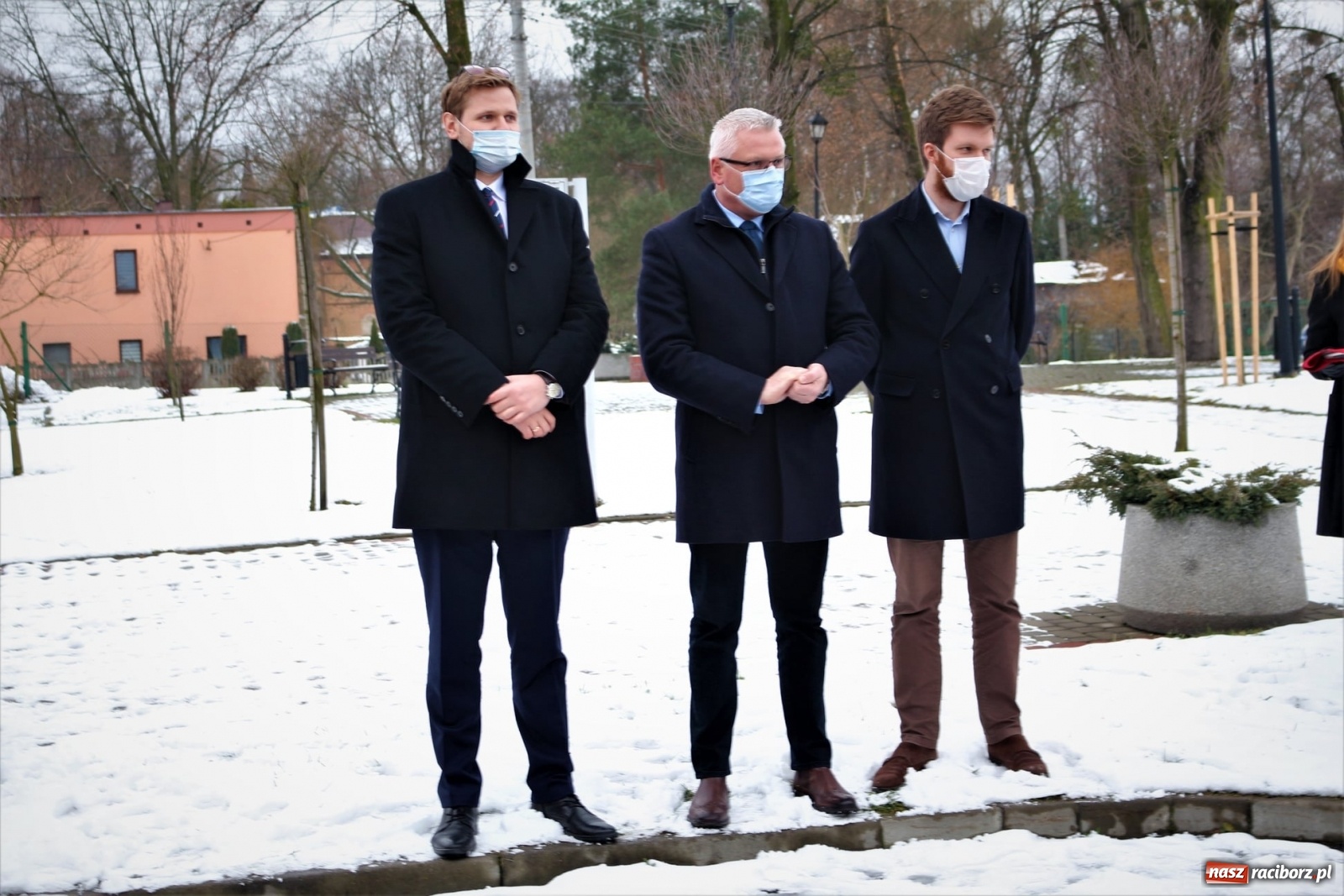 Zdjęcie w galerii na portalu naszraciborz.pl: Strażacy z Rzuchowa odebrali kluczyki do nowego wozu  wiadomości z regionu