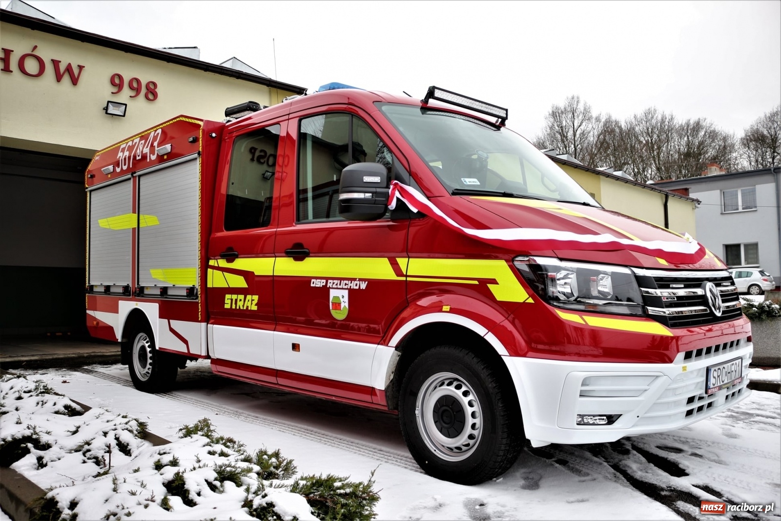 Zdjęcie w galerii na portalu naszraciborz.pl: Strażacy z Rzuchowa odebrali kluczyki do nowego wozu  wiadomości z regionu