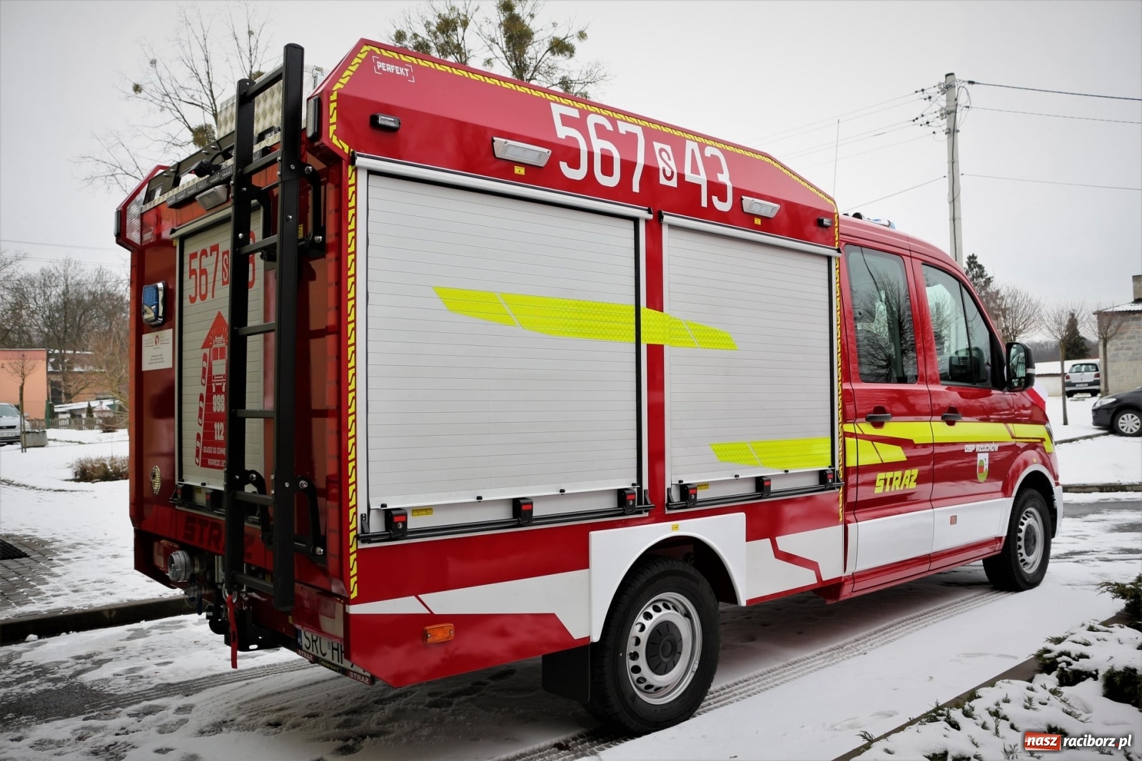 Zdjęcie w galerii na portalu naszraciborz.pl: Strażacy z Rzuchowa odebrali kluczyki do nowego wozu  wiadomości z regionu