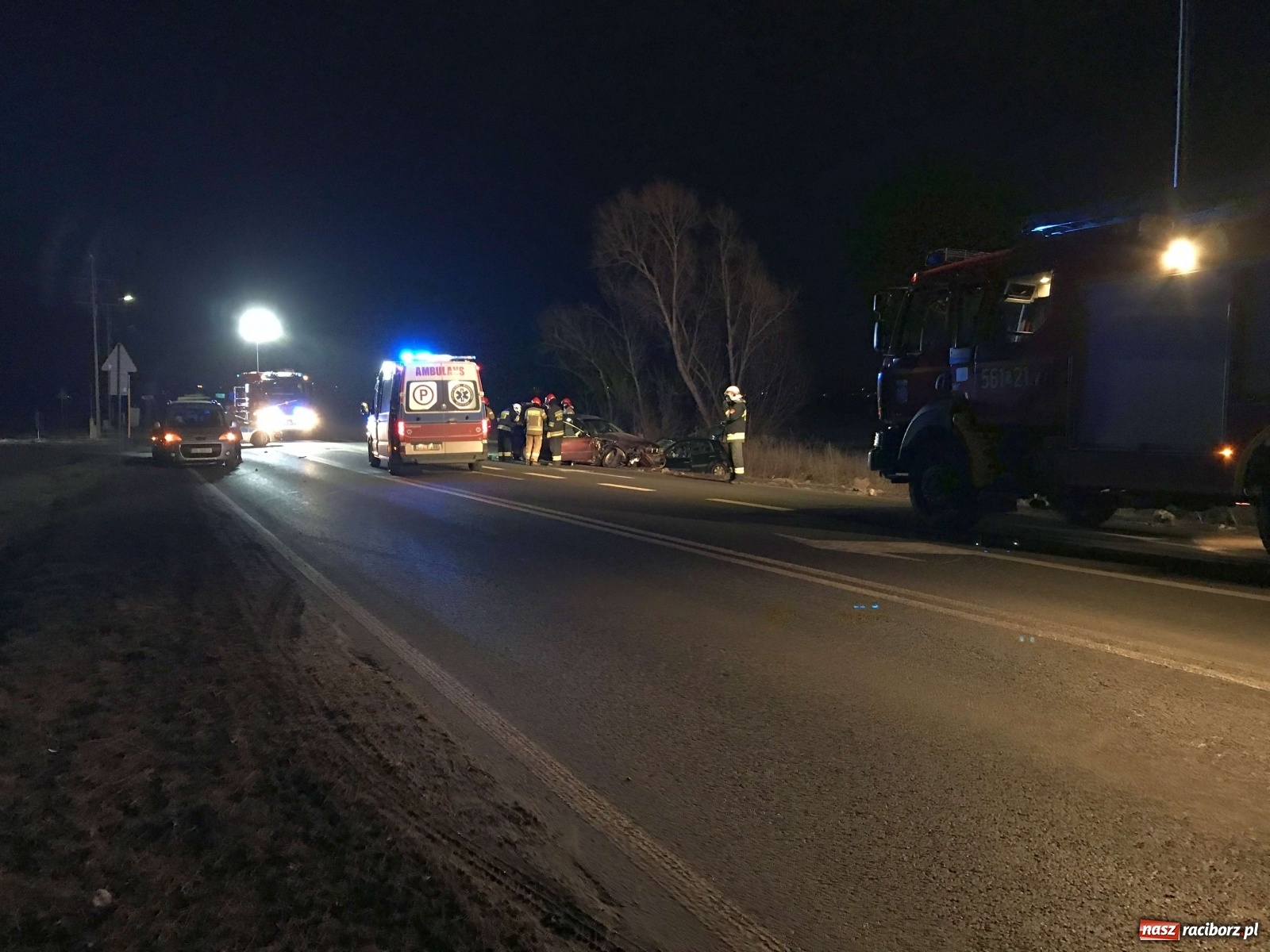 Zdjęcie w galerii na portalu naszraciborz.pl: Czołowe zderzenie na Gliwickiej. Cztery kolizje na trasie do Pietrowic Wlk. [FOTO] wiadomości z regionu