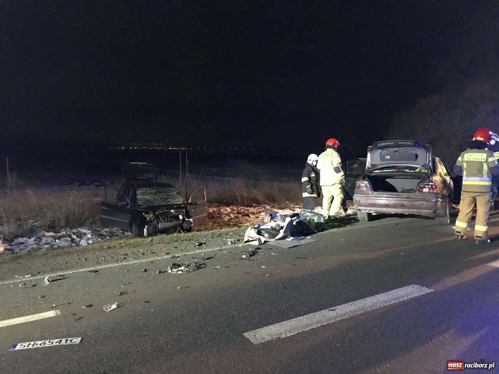 Zdjęcie w galerii na portalu naszraciborz.pl: Czołowe zderzenie na Gliwickiej. Cztery kolizje na trasie do Pietrowic Wlk. [FOTO] wiadomości z regionu