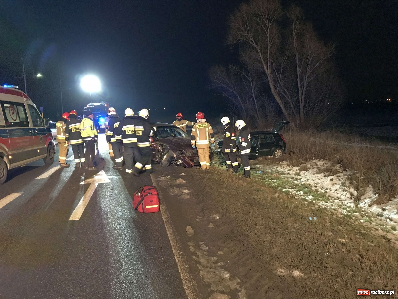 Zdjęcie w galerii na portalu naszraciborz.pl: Czołowe zderzenie na Gliwickiej. Cztery kolizje na trasie do Pietrowic Wlk. [FOTO] wiadomości z regionu