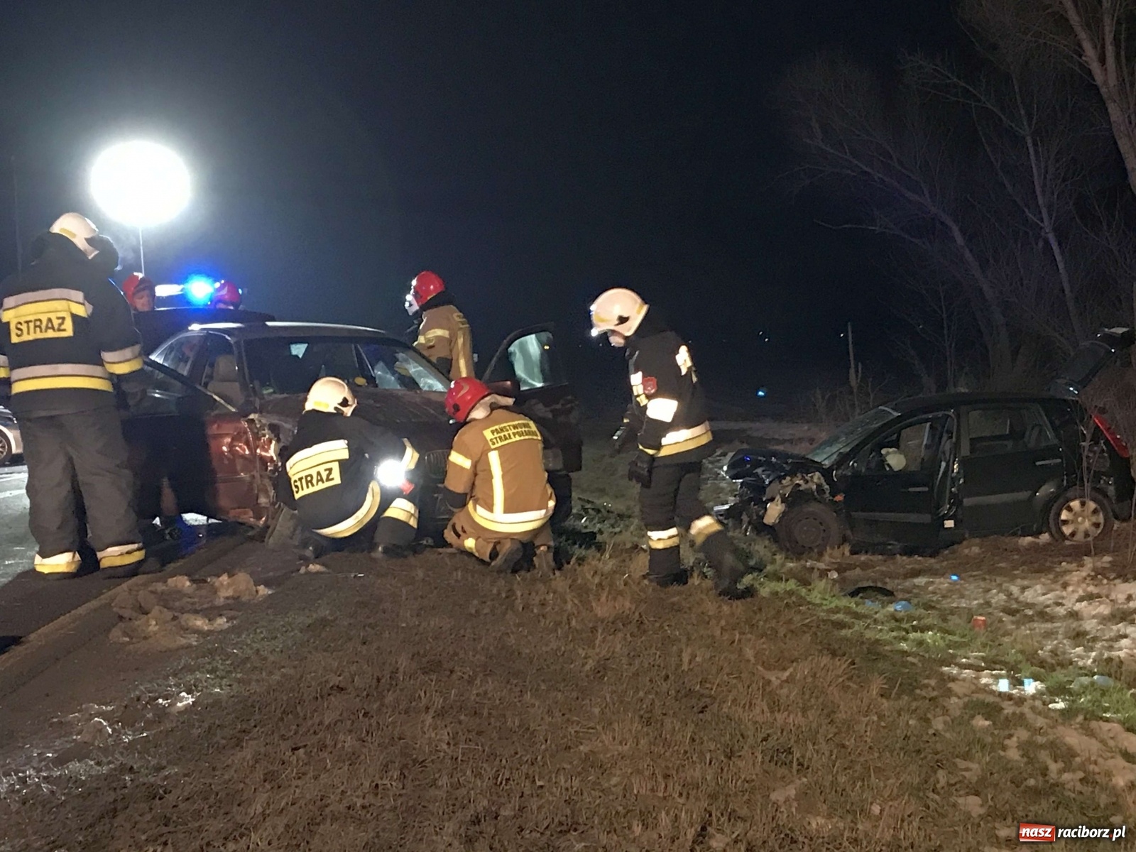 Zdjęcie w galerii na portalu naszraciborz.pl: Czołowe zderzenie na Gliwickiej. Cztery kolizje na trasie do Pietrowic Wlk. [FOTO] wiadomości z regionu