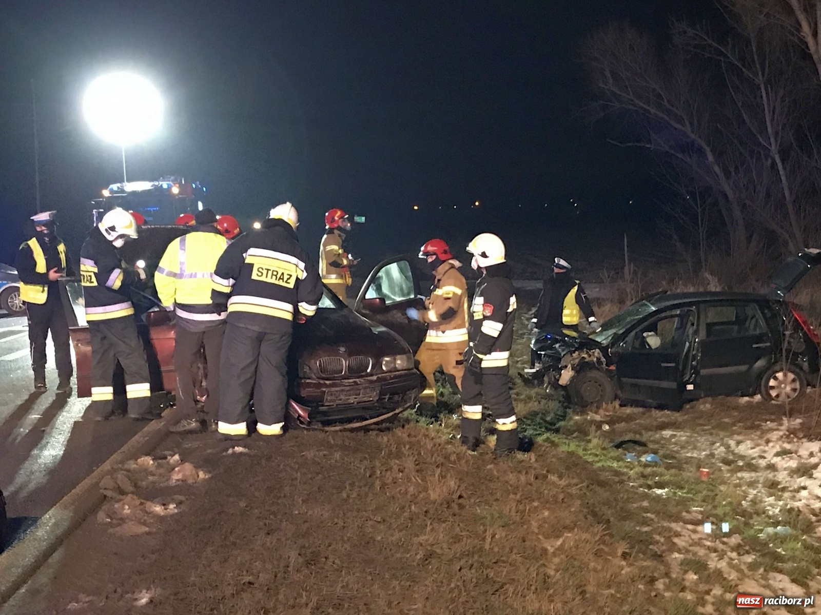 Zdjęcie w galerii na portalu naszraciborz.pl: Czołowe zderzenie na Gliwickiej. Cztery kolizje na trasie do Pietrowic Wlk. [FOTO] wiadomości z regionu