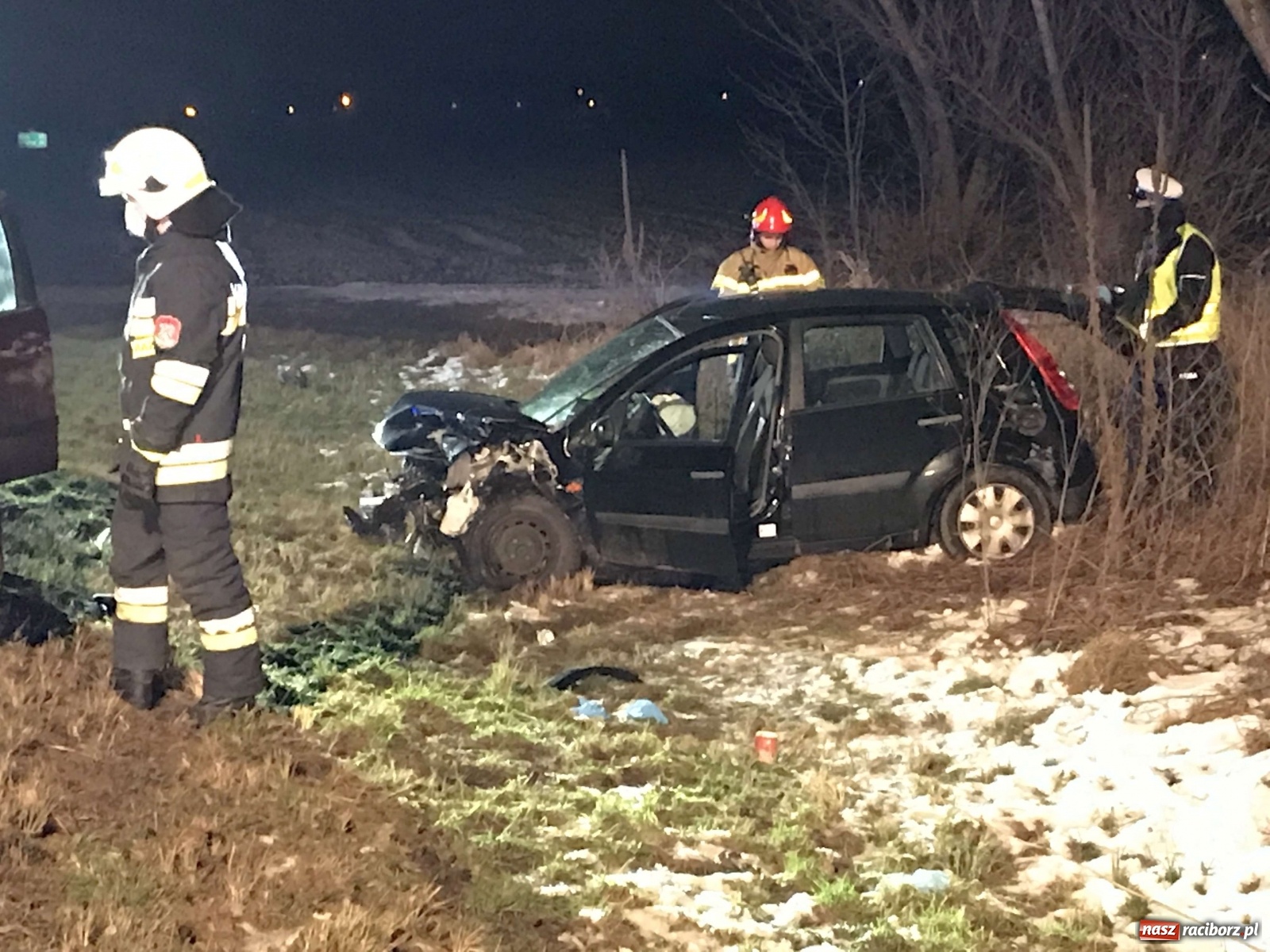 Zdjęcie w galerii na portalu naszraciborz.pl: Czołowe zderzenie na Gliwickiej. Cztery kolizje na trasie do Pietrowic Wlk. [FOTO] wiadomości z regionu