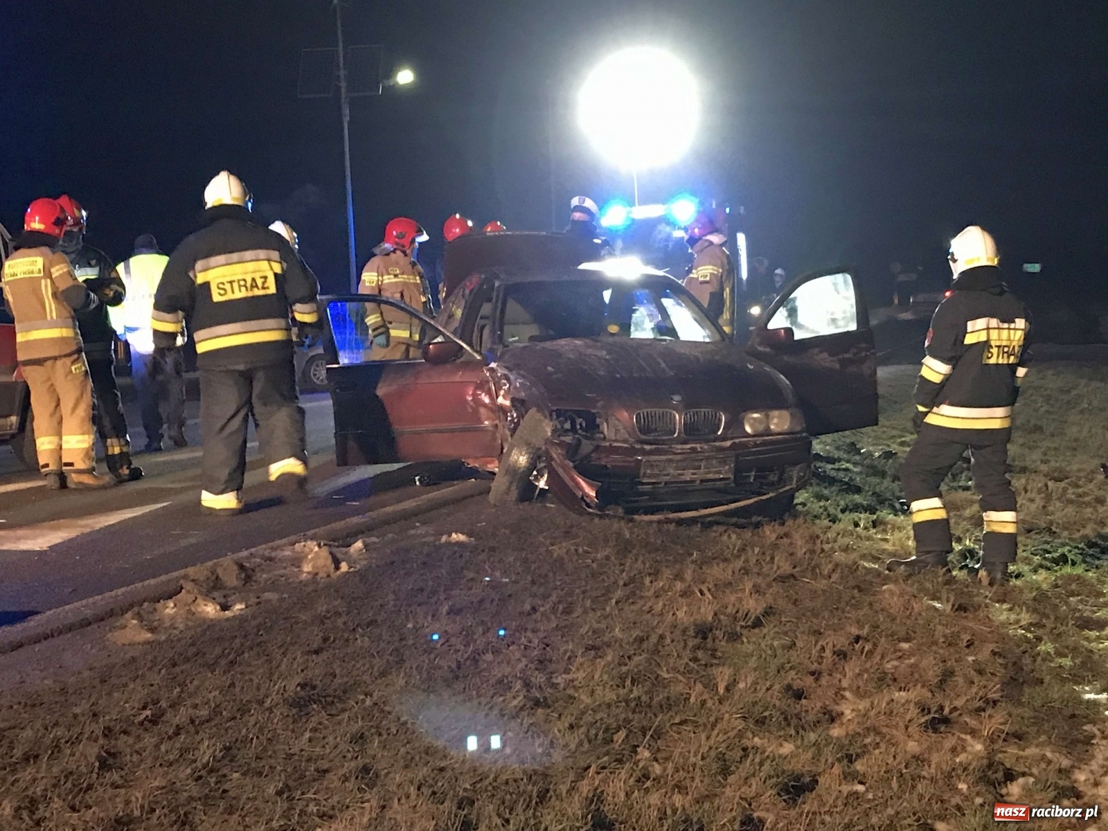 Zdjęcie w galerii na portalu naszraciborz.pl: Czołowe zderzenie na Gliwickiej. Cztery kolizje na trasie do Pietrowic Wlk. [FOTO] wiadomości z regionu