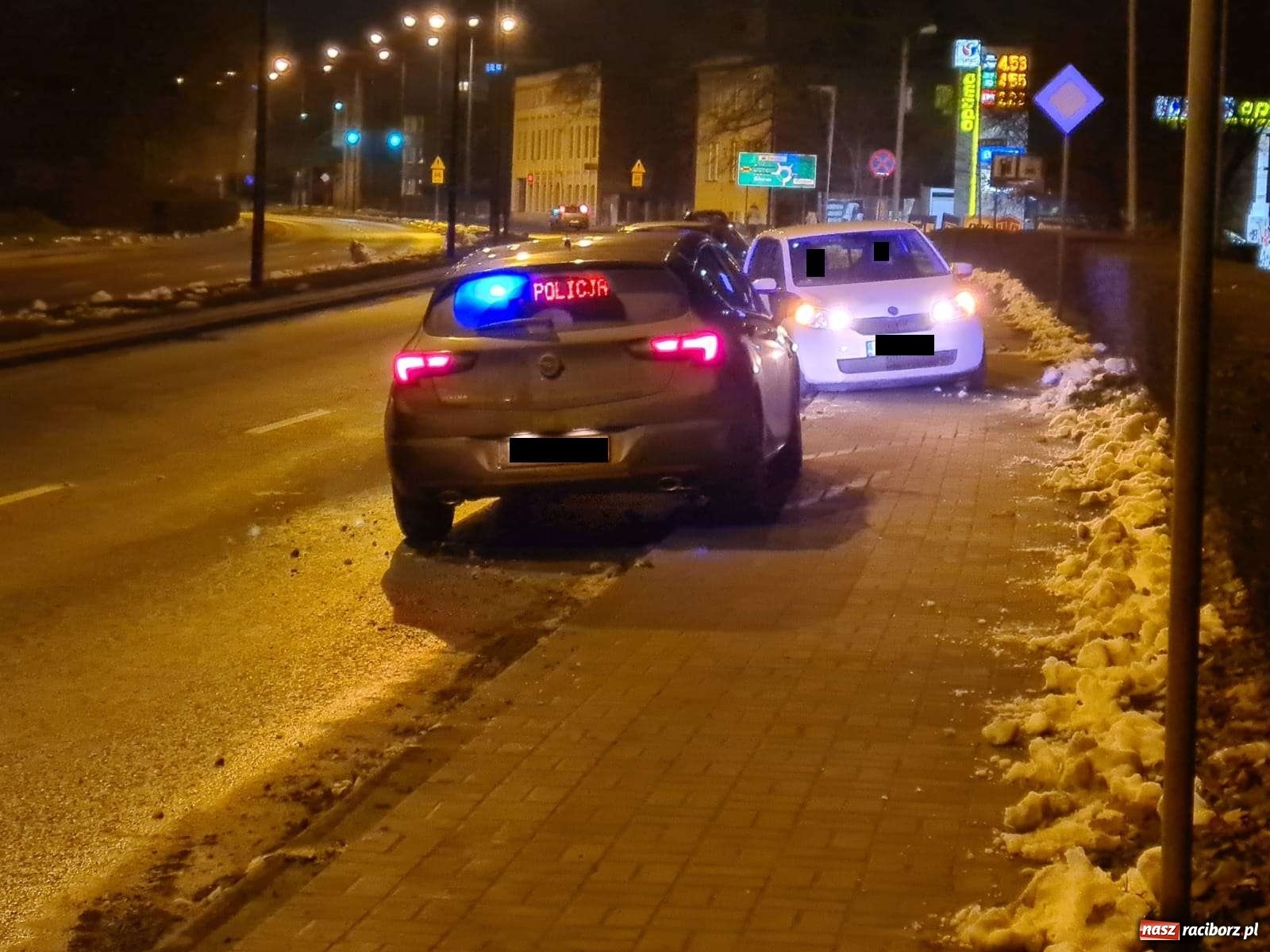 Zdjęcie w galerii na portalu naszraciborz.pl: Czołowe zderzenie na Gliwickiej. Cztery kolizje na trasie do Pietrowic Wlk. [FOTO] wiadomości z regionu