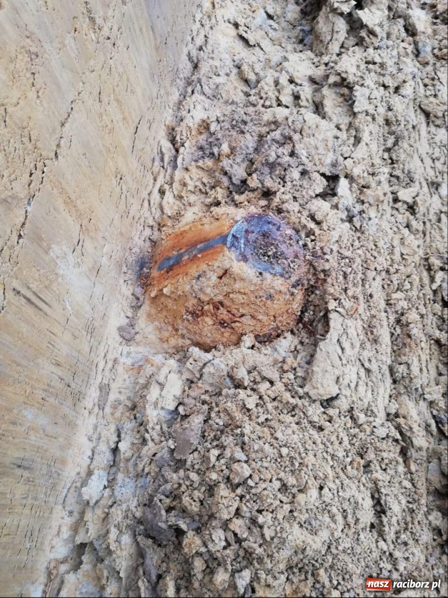 Zdjęcie w galerii na portalu naszraciborz.pl: Niebezpieczne znalezisko w Krzyżanowicach. Ewakuowano mieszkańców wiadomości z regionu