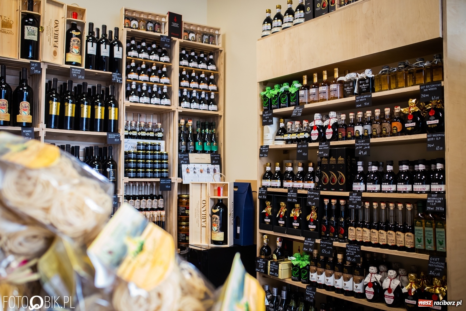 Zdjęcie w galerii na portalu naszraciborz.pl: Nowe włoskie smakołyki na półkach delikatesów Antonio Cadau [FOTO i WIDEO] wiadomości z regionu