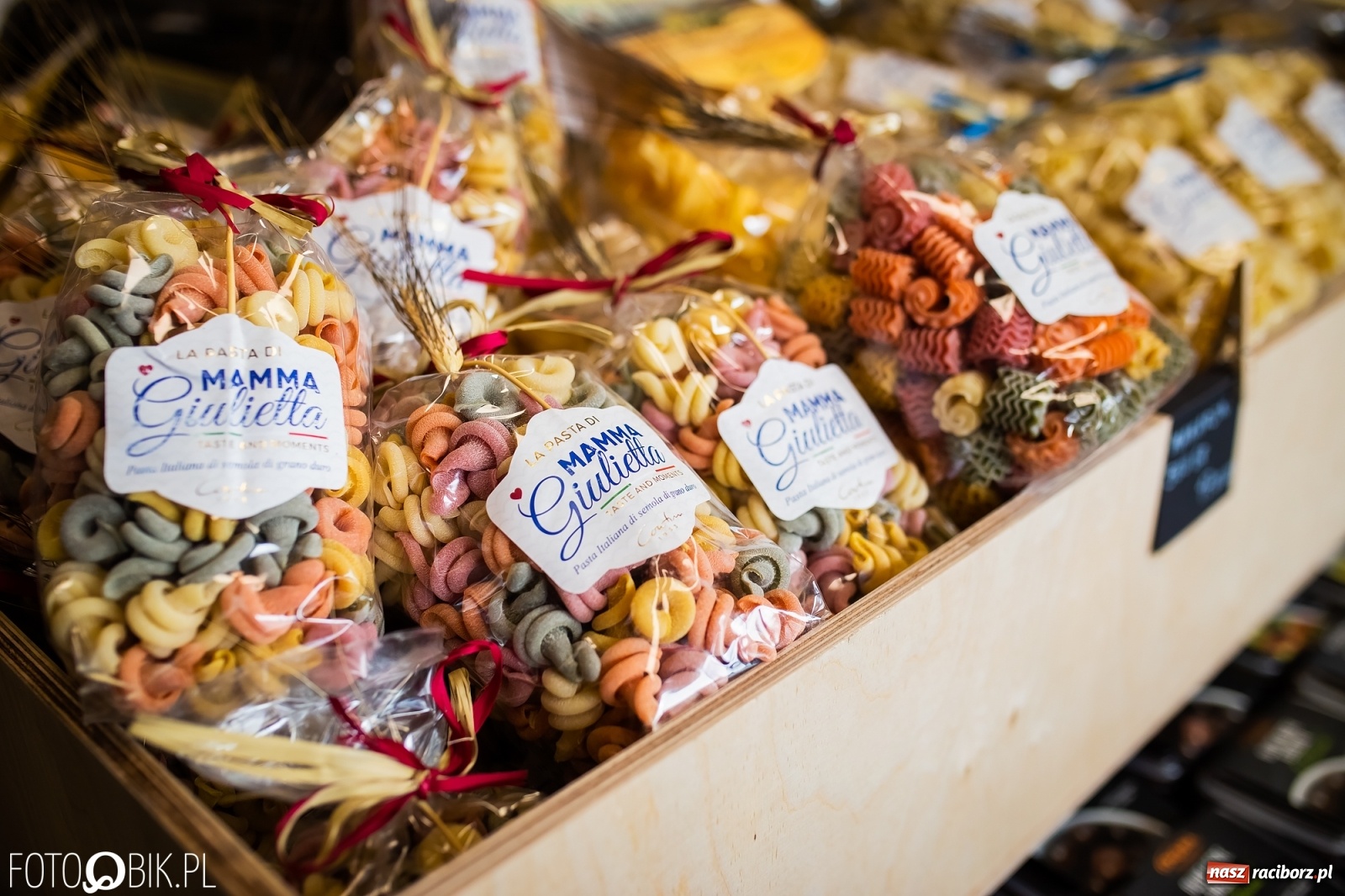 Zdjęcie w galerii na portalu naszraciborz.pl: Nowe włoskie smakołyki na półkach delikatesów Antonio Cadau [FOTO i WIDEO] wiadomości z regionu