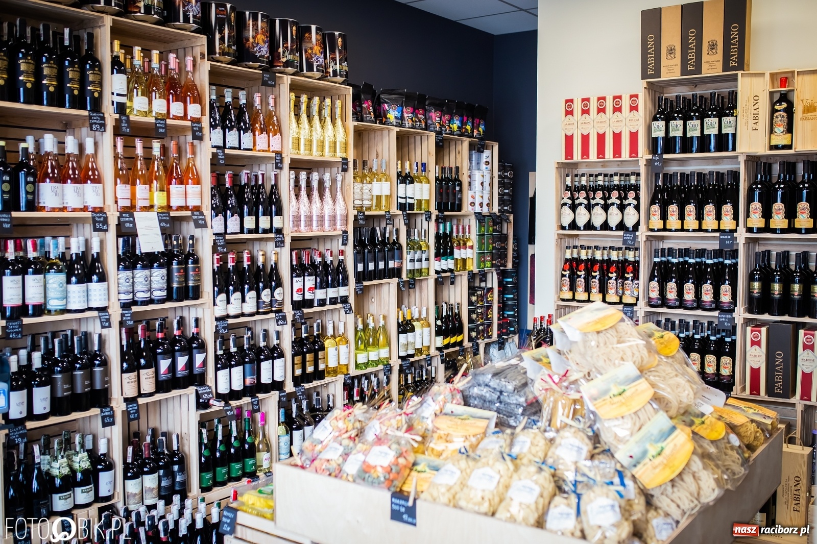 Zdjęcie w galerii na portalu naszraciborz.pl: Nowe włoskie smakołyki na półkach delikatesów Antonio Cadau [FOTO i WIDEO] wiadomości z regionu