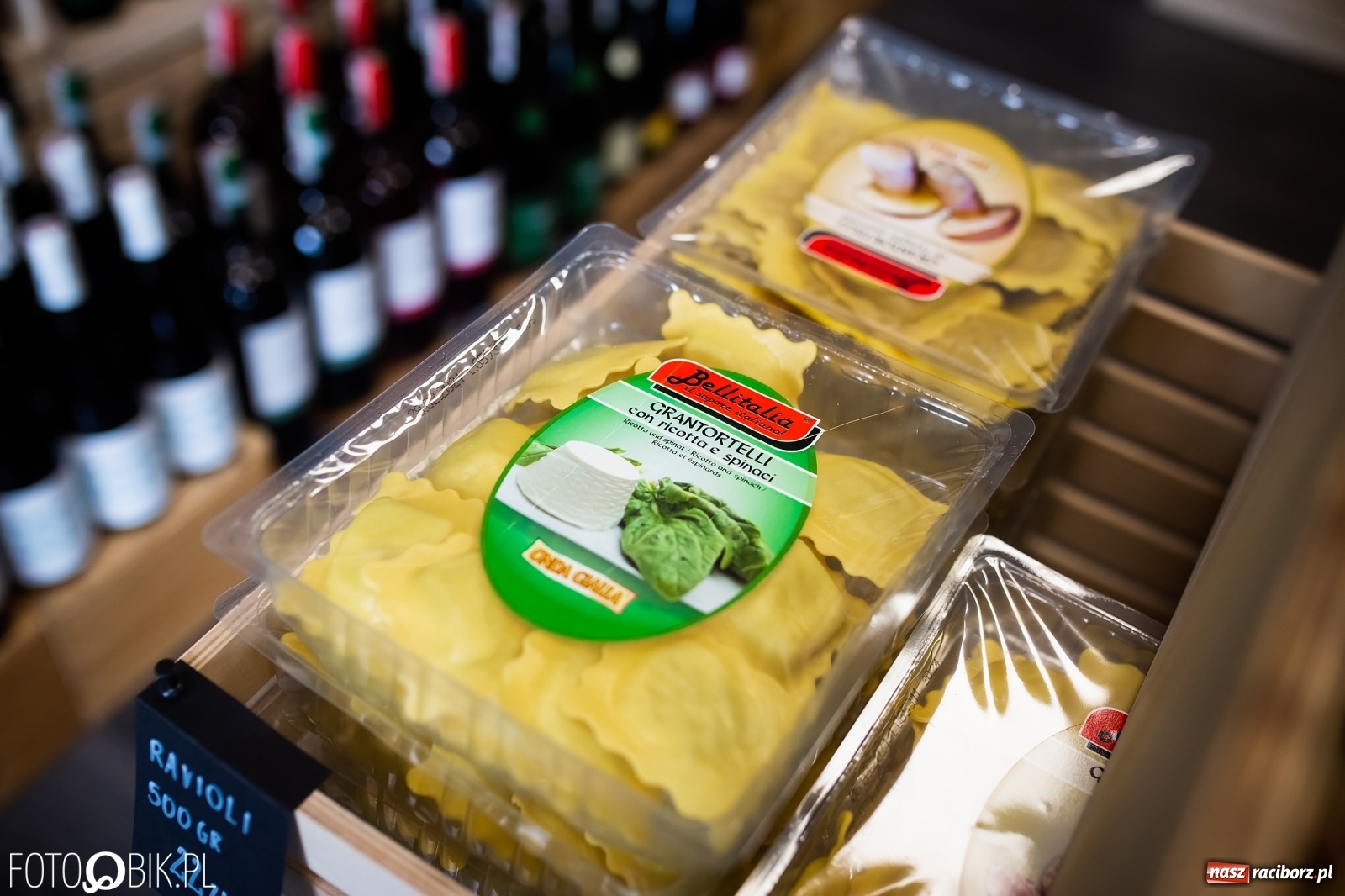 Zdjęcie w galerii na portalu naszraciborz.pl: Nowe włoskie smakołyki na półkach delikatesów Antonio Cadau [FOTO i WIDEO] wiadomości z regionu