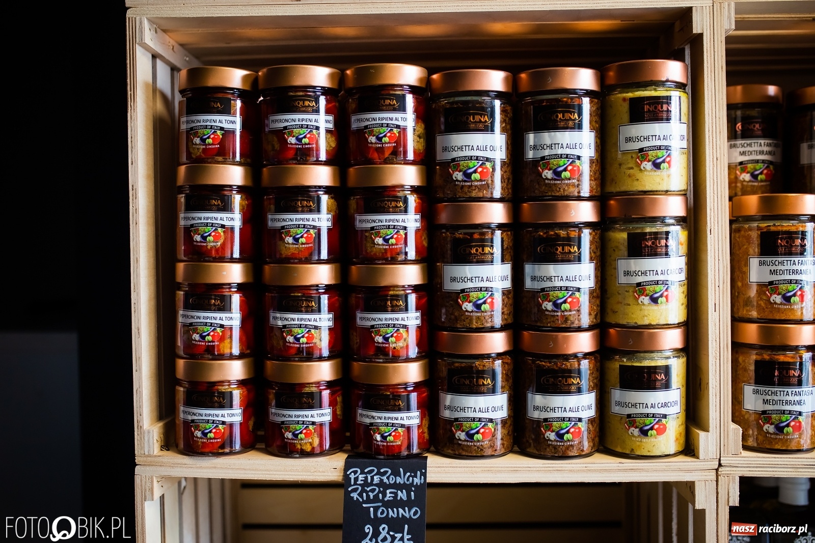 Zdjęcie w galerii na portalu naszraciborz.pl: Nowe włoskie smakołyki na półkach delikatesów Antonio Cadau [FOTO i WIDEO] wiadomości z regionu