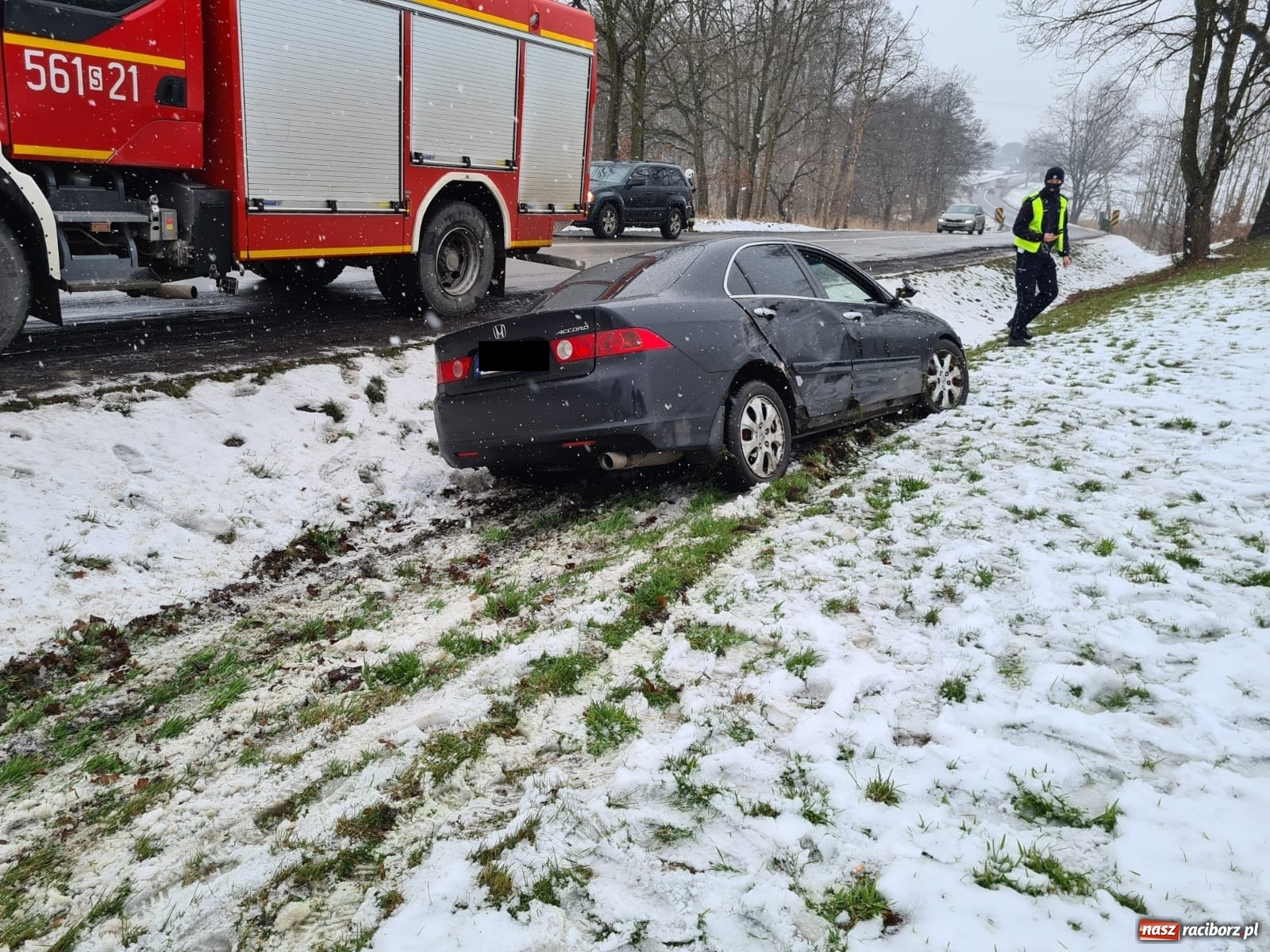 Zdjęcie w galerii na portalu naszraciborz.pl: Zderzenie mercedesa i hondy w Rzuchowie wiadomości z regionu