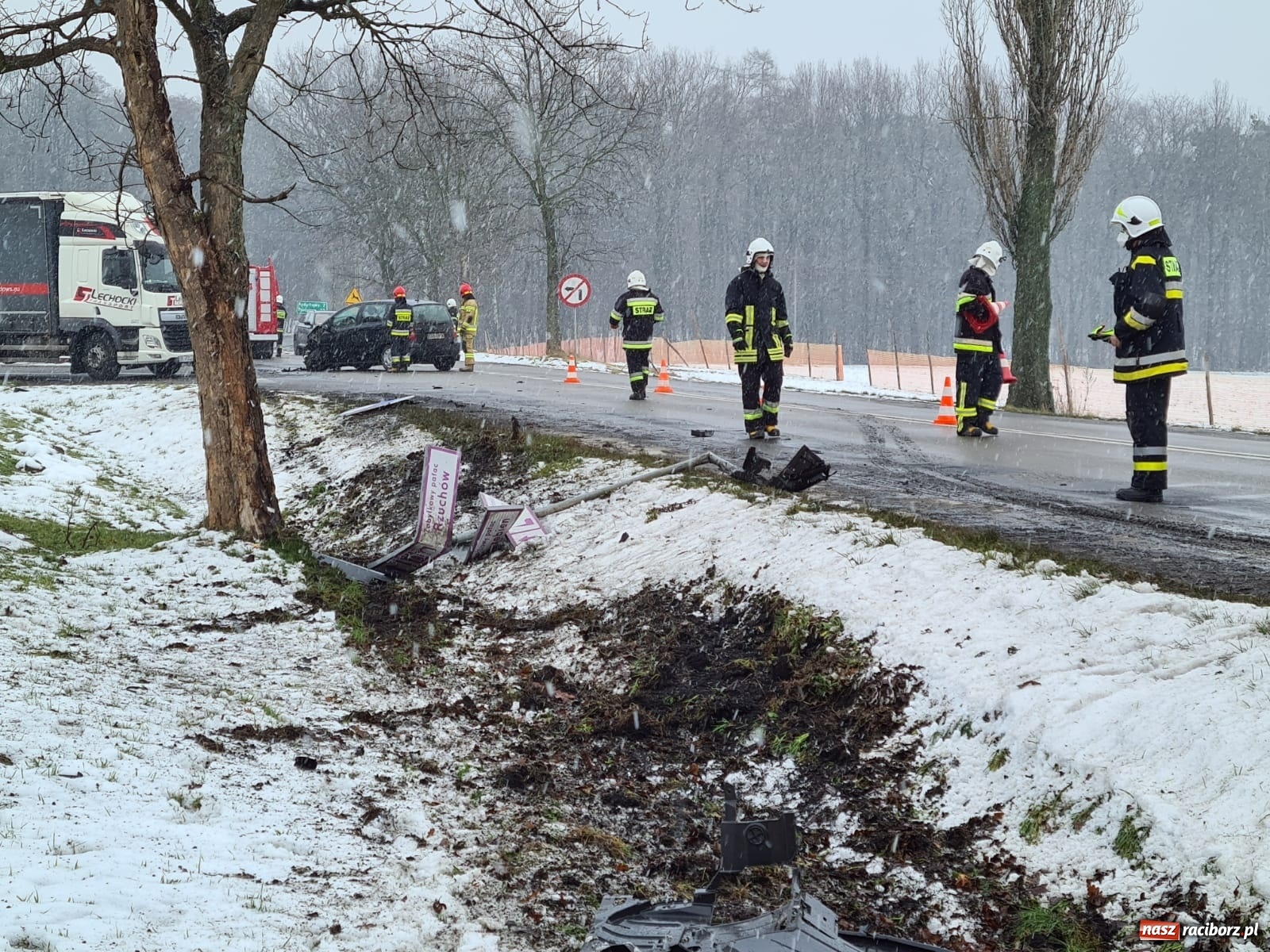 Zdjęcie w galerii na portalu naszraciborz.pl: Zderzenie mercedesa i hondy w Rzuchowie wiadomości z regionu
