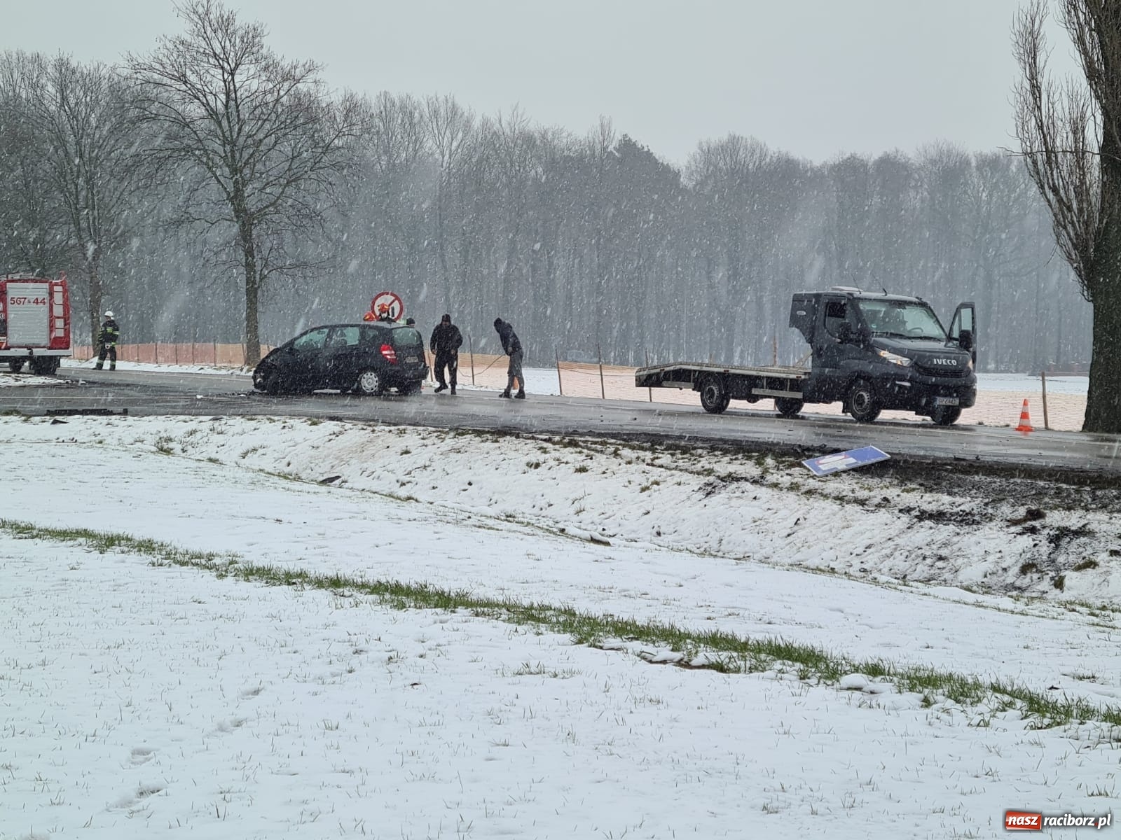 Zdjęcie w galerii na portalu naszraciborz.pl: Zderzenie mercedesa i hondy w Rzuchowie wiadomości z regionu