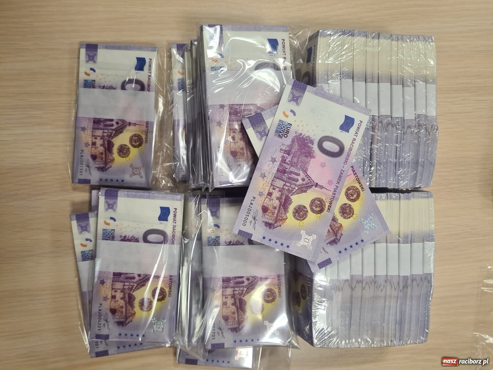 Zdjęcie w galerii na portalu naszraciborz.pl: 0 Euro z raciborskim zamkiem błyskawicznie znalazło nabywców wiadomości z regionu