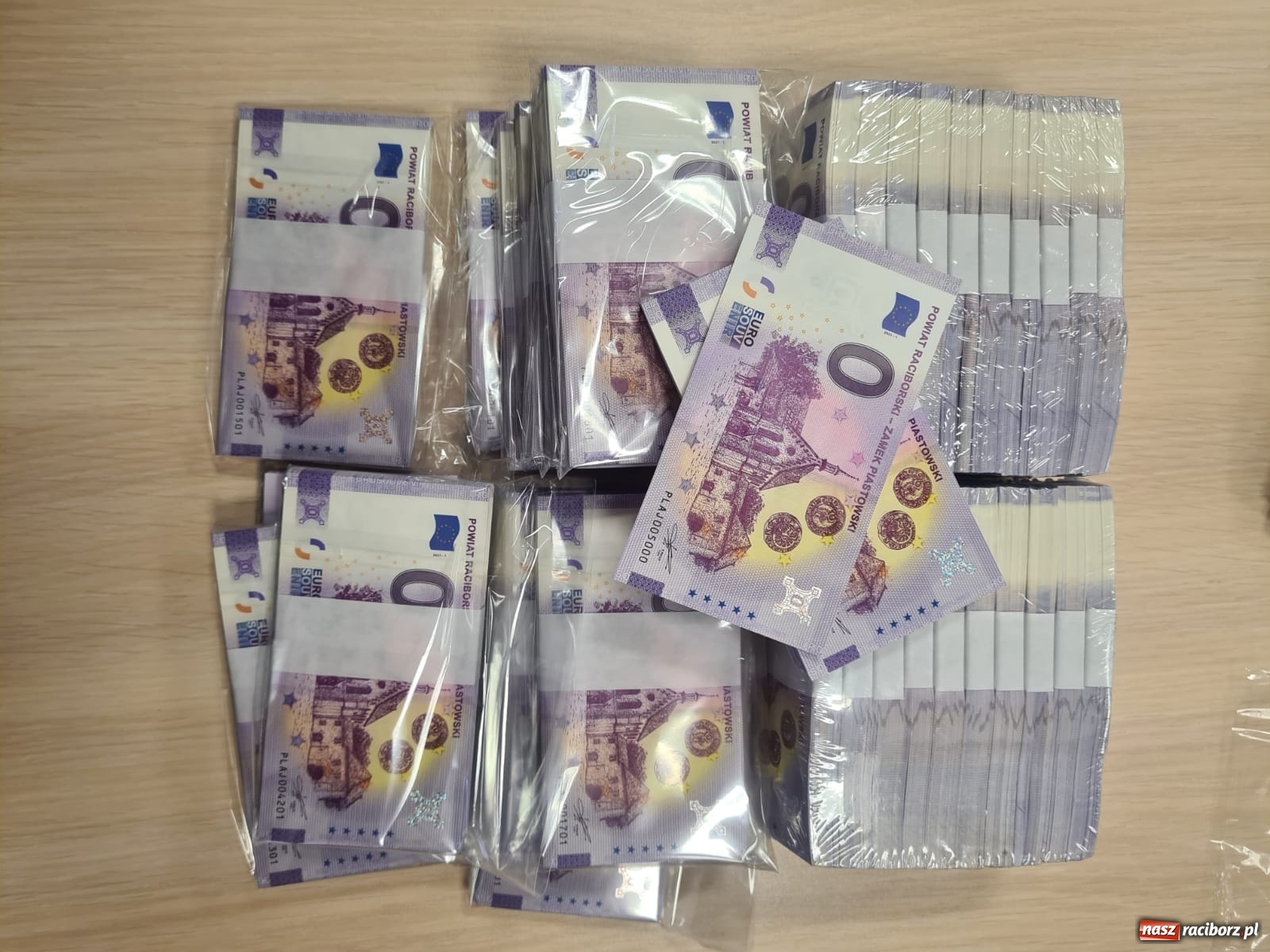 Zdjęcie w galerii na portalu naszraciborz.pl: 0 Euro z raciborskim zamkiem błyskawicznie znalazło nabywców wiadomości z regionu