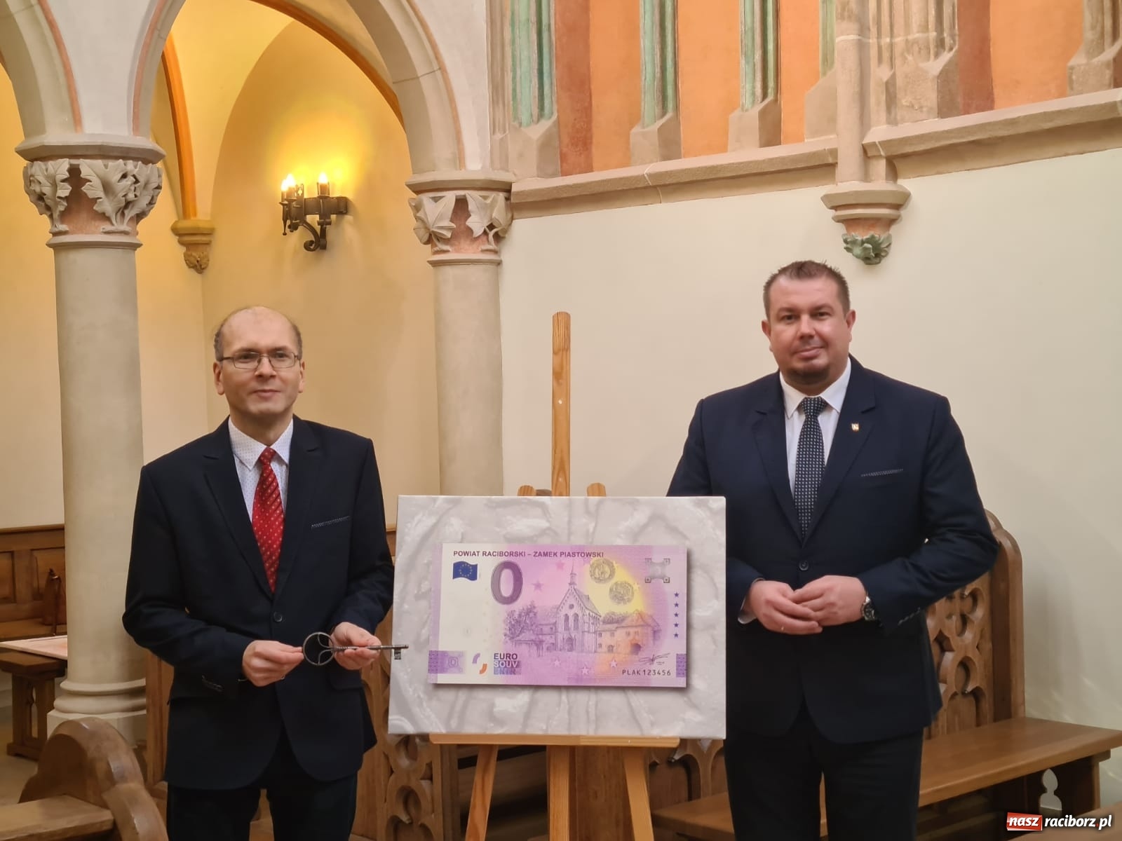 Zdjęcie w galerii na portalu naszraciborz.pl: 0 Euro z raciborskim zamkiem błyskawicznie znalazło nabywców wiadomości z regionu