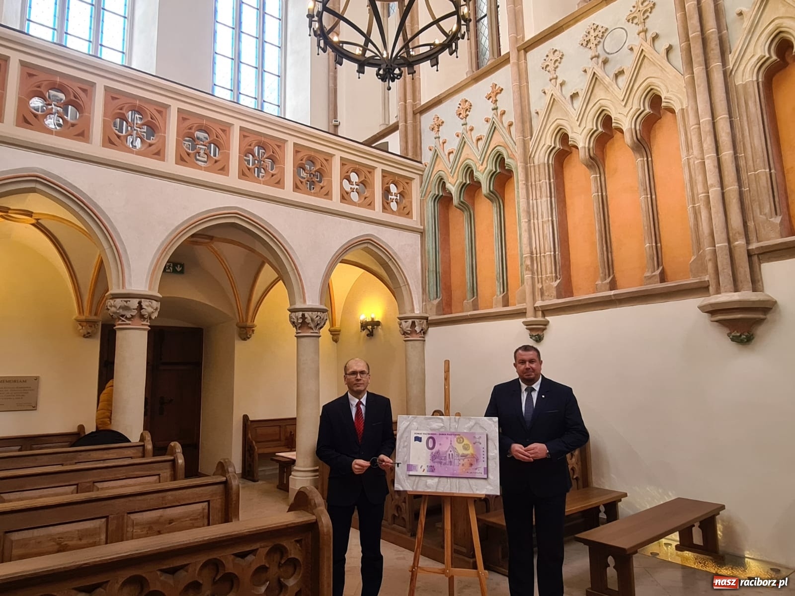 Zdjęcie w galerii na portalu naszraciborz.pl: 0 Euro z raciborskim zamkiem błyskawicznie znalazło nabywców wiadomości z regionu