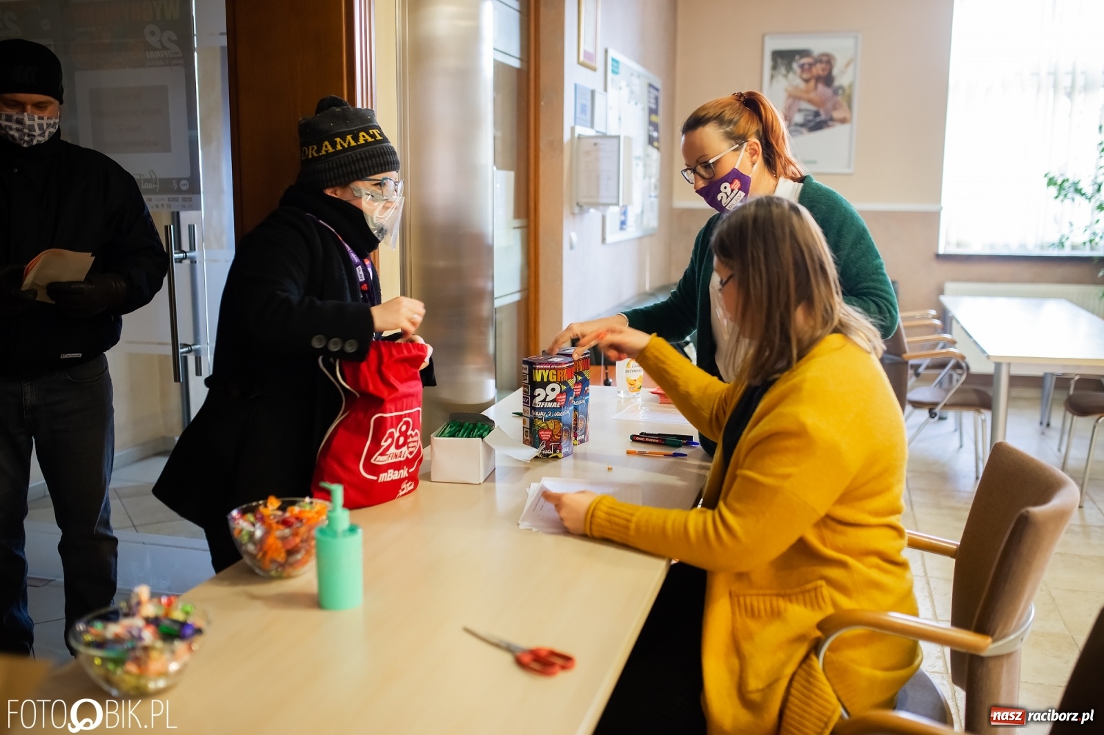 Zdjęcie w galerii na portalu naszraciborz.pl: Ruszył 29. Finał Wielkiej Orkiestry Świątecznej Pomocy w Raciborzu i okolicach wiadomości z regionu