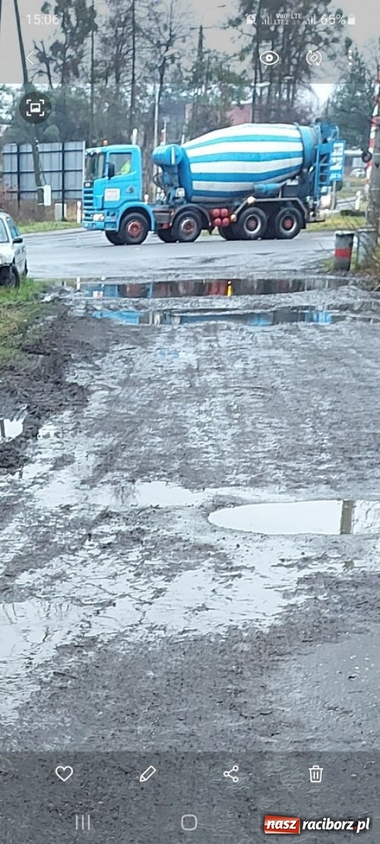 Zdjęcie w galerii na portalu naszraciborz.pl: Katastrofalny stan drogi na Dębiczu. Co na to urząd? wiadomości z regionu