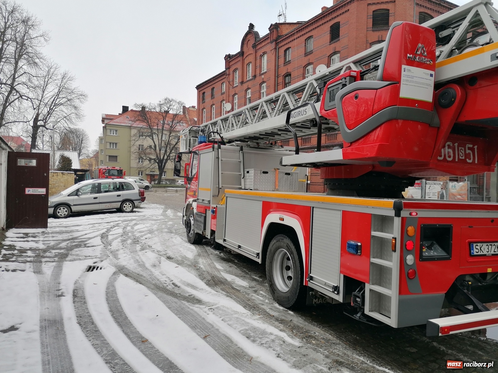 Zdjęcie w galerii na portalu naszraciborz.pl: Strażacka interwencja na Stalmacha. Lokator opalał kable wiadomości z regionu