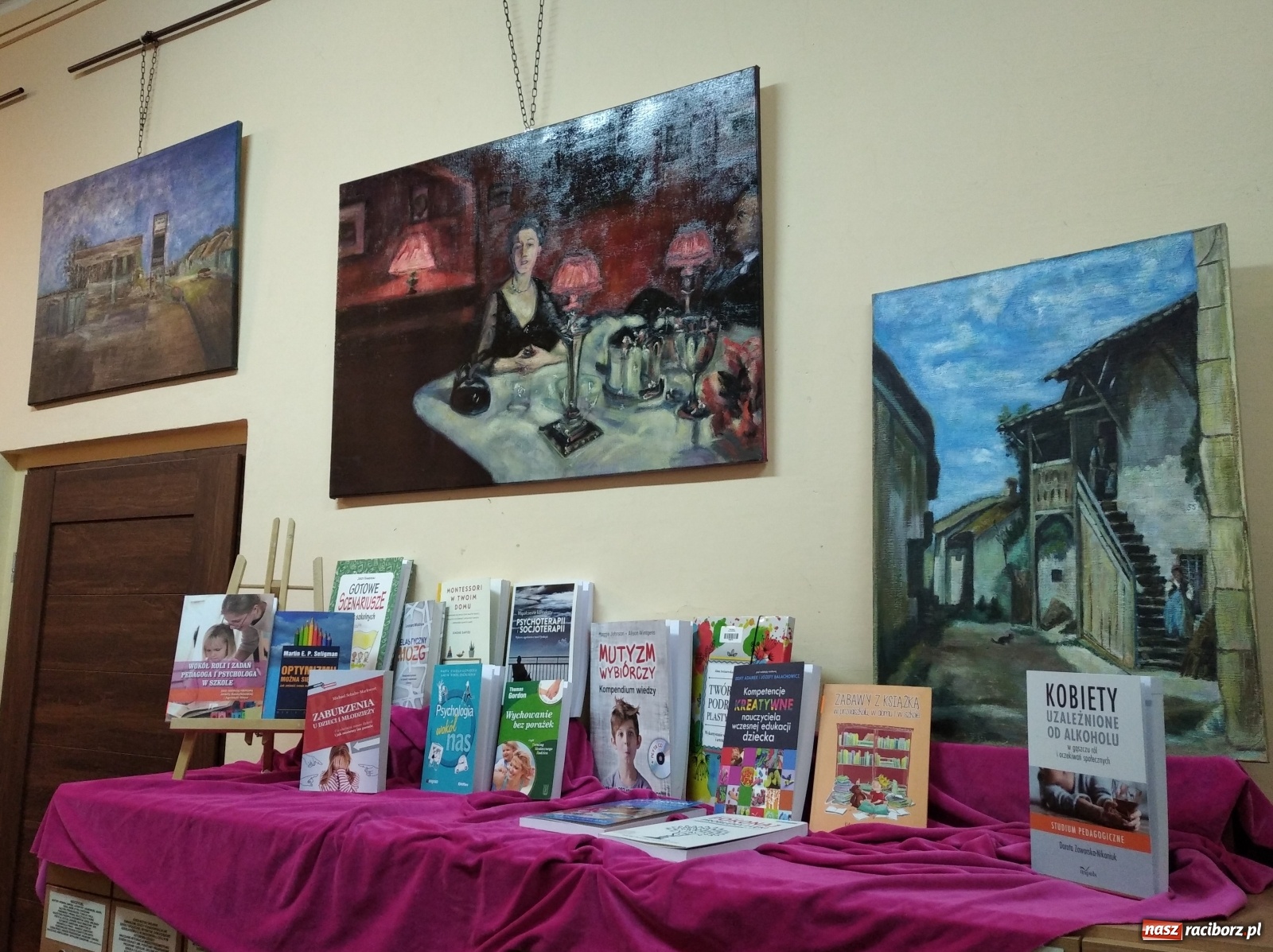 Zdjęcie w galerii na portalu naszraciborz.pl: Wystawa malarstwa Dariusza Kejzy w Bibliotece Pedagogicznej w Raciborzu wiadomości z regionu