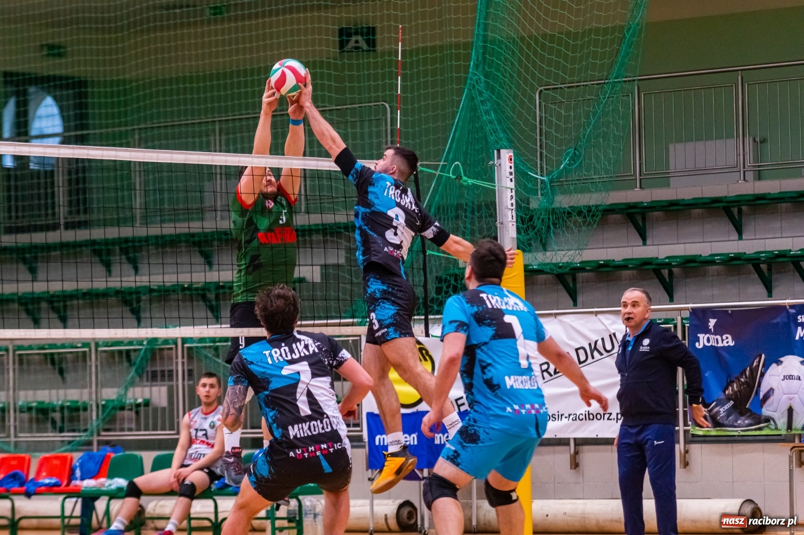 Zdjęcie w galerii na portalu naszraciborz.pl: Siatkówka. Mikołów obdarł Rafako ze złudzeń [FOTO] wiadomości z regionu