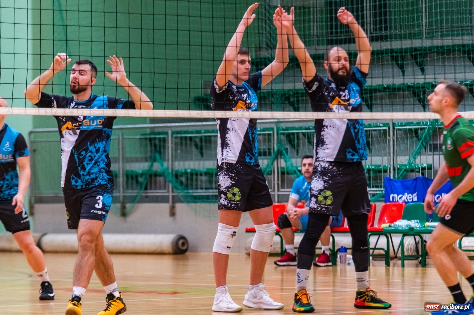 Zdjęcie w galerii na portalu naszraciborz.pl: Siatkówka. Mikołów obdarł Rafako ze złudzeń [FOTO] wiadomości z regionu