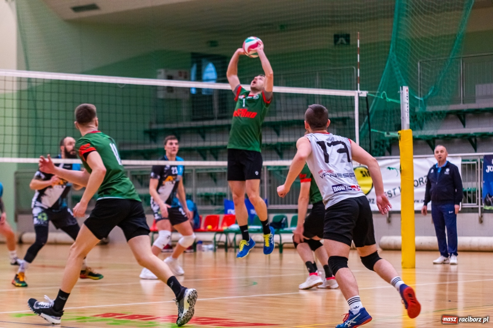 Zdjęcie w galerii na portalu naszraciborz.pl: Siatkówka. Mikołów obdarł Rafako ze złudzeń [FOTO] wiadomości z regionu