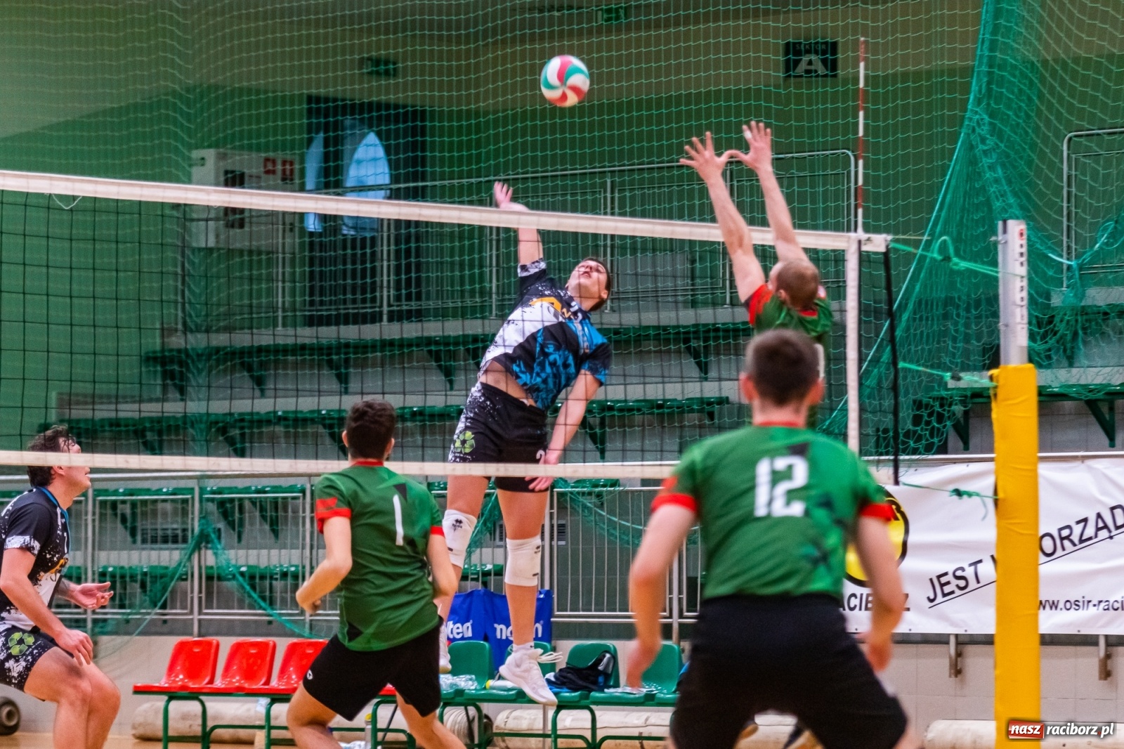 Zdjęcie w galerii na portalu naszraciborz.pl: Siatkówka. Mikołów obdarł Rafako ze złudzeń [FOTO] wiadomości z regionu