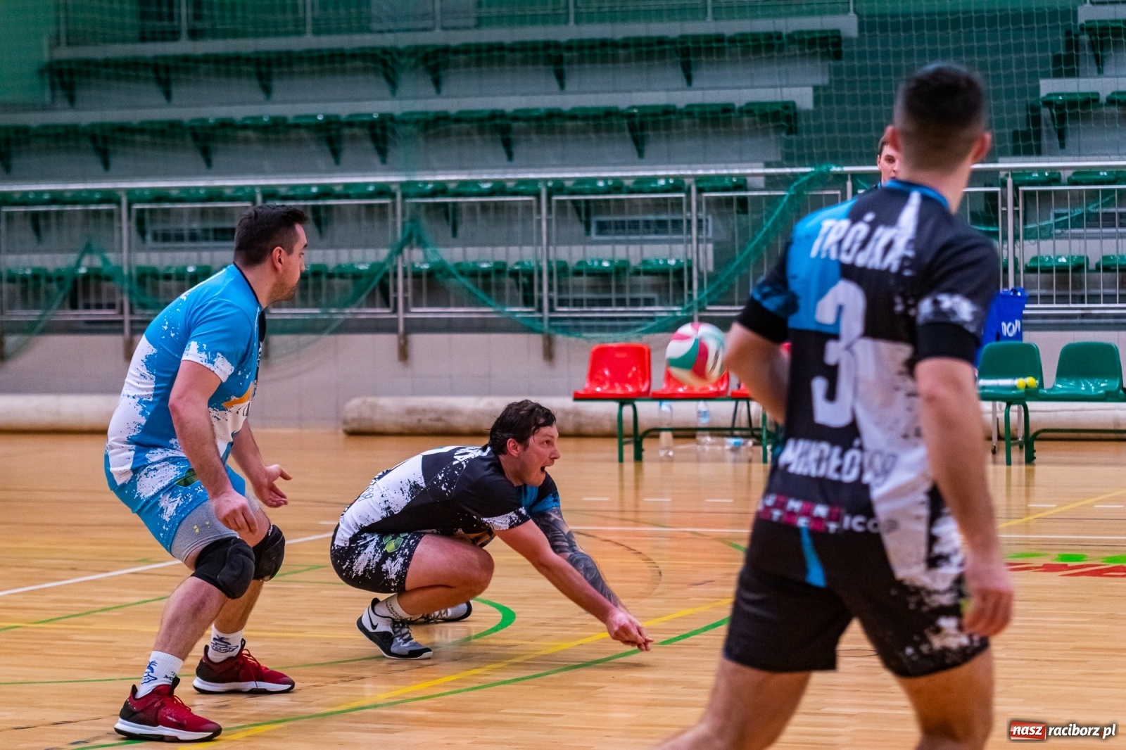 Zdjęcie w galerii na portalu naszraciborz.pl: Siatkówka. Mikołów obdarł Rafako ze złudzeń [FOTO] wiadomości z regionu