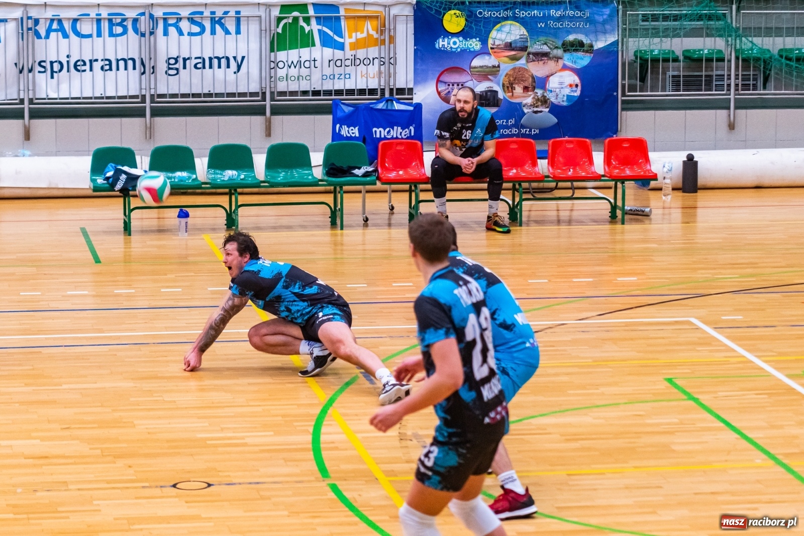 Zdjęcie w galerii na portalu naszraciborz.pl: Siatkówka. Mikołów obdarł Rafako ze złudzeń [FOTO] wiadomości z regionu