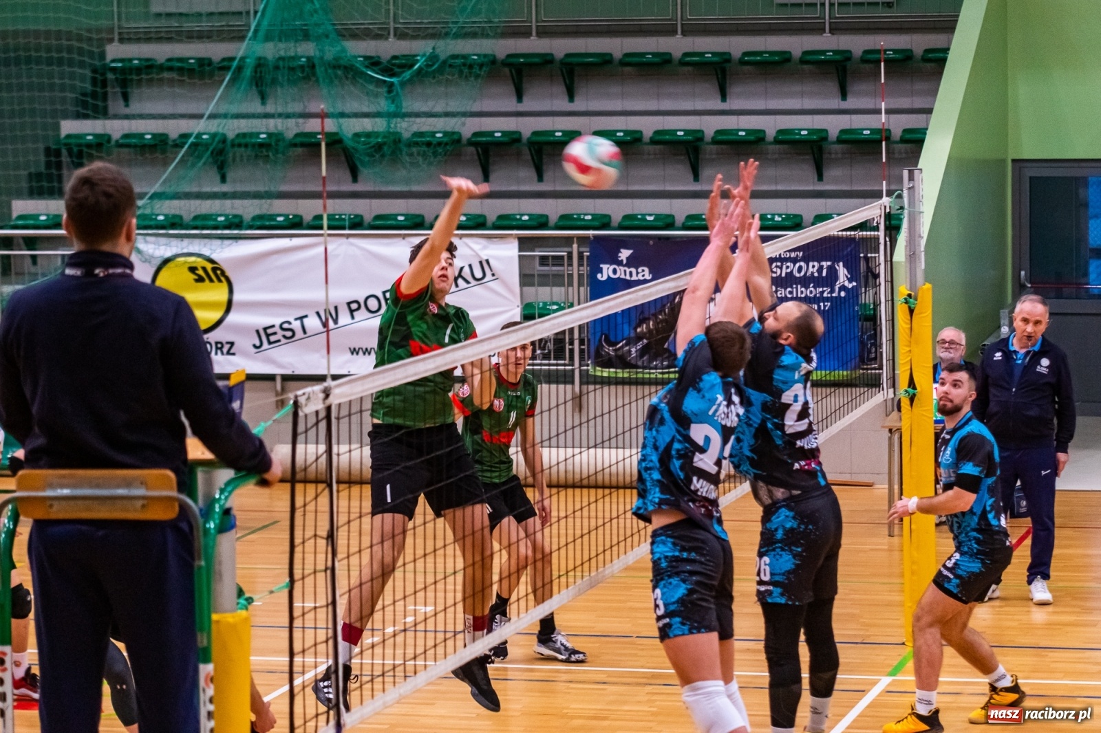 Zdjęcie w galerii na portalu naszraciborz.pl: Siatkówka. Mikołów obdarł Rafako ze złudzeń [FOTO] wiadomości z regionu
