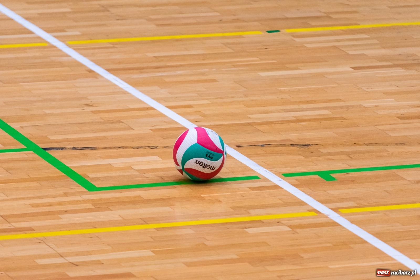 Zdjęcie w galerii na portalu naszraciborz.pl: Siatkówka. Mikołów obdarł Rafako ze złudzeń [FOTO] wiadomości z regionu