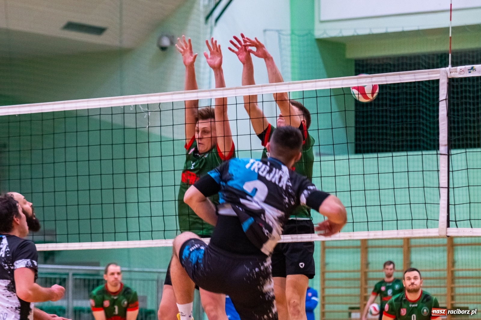 Zdjęcie w galerii na portalu naszraciborz.pl: Siatkówka. Mikołów obdarł Rafako ze złudzeń [FOTO] wiadomości z regionu