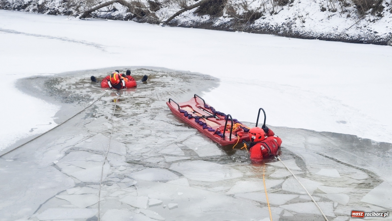Zdjęcie w galerii na portalu naszraciborz.pl: Raciborscy strażacy ćwiczyli na ślepej Uldze wiadomości z regionu