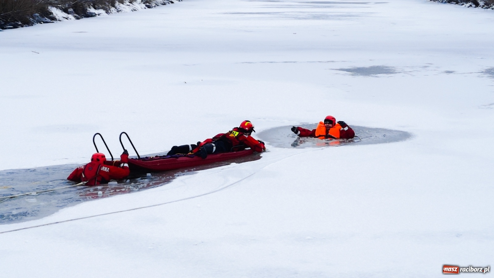 Zdjęcie w galerii na portalu naszraciborz.pl: Raciborscy strażacy ćwiczyli na ślepej Uldze wiadomości z regionu