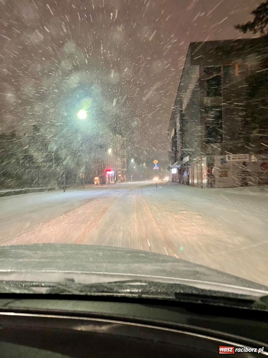 Zdjęcie w galerii na portalu naszraciborz.pl: Drogi toną w śniegu. Ratusz apeluje - zwolnijmy! wiadomości z regionu