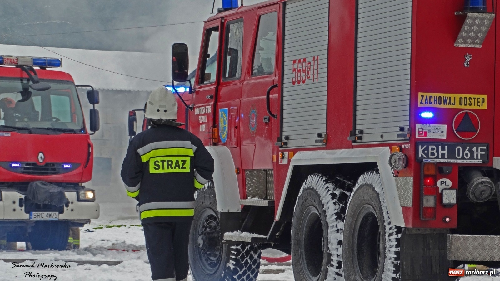 Zdjęcie w galerii na portalu naszraciborz.pl: Dym nad Rudami. Pożar na farmie drobiu wiadomości z regionu