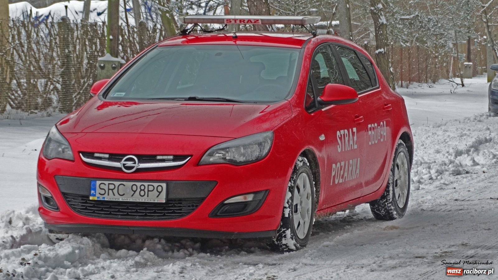 Zdjęcie w galerii na portalu naszraciborz.pl: Dym nad Rudami. Pożar na farmie drobiu wiadomości z regionu