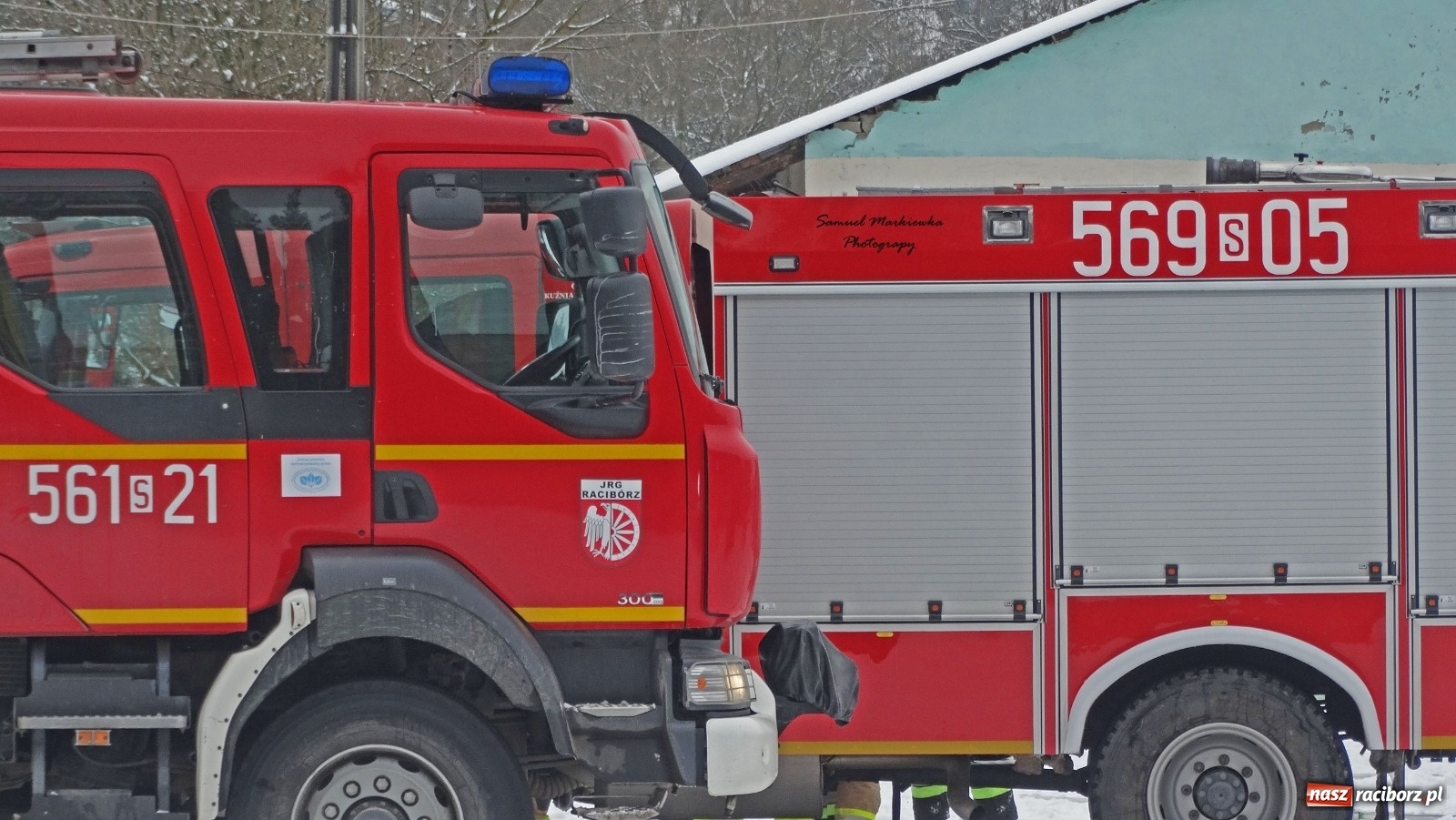 Zdjęcie w galerii na portalu naszraciborz.pl: Dym nad Rudami. Pożar na farmie drobiu wiadomości z regionu