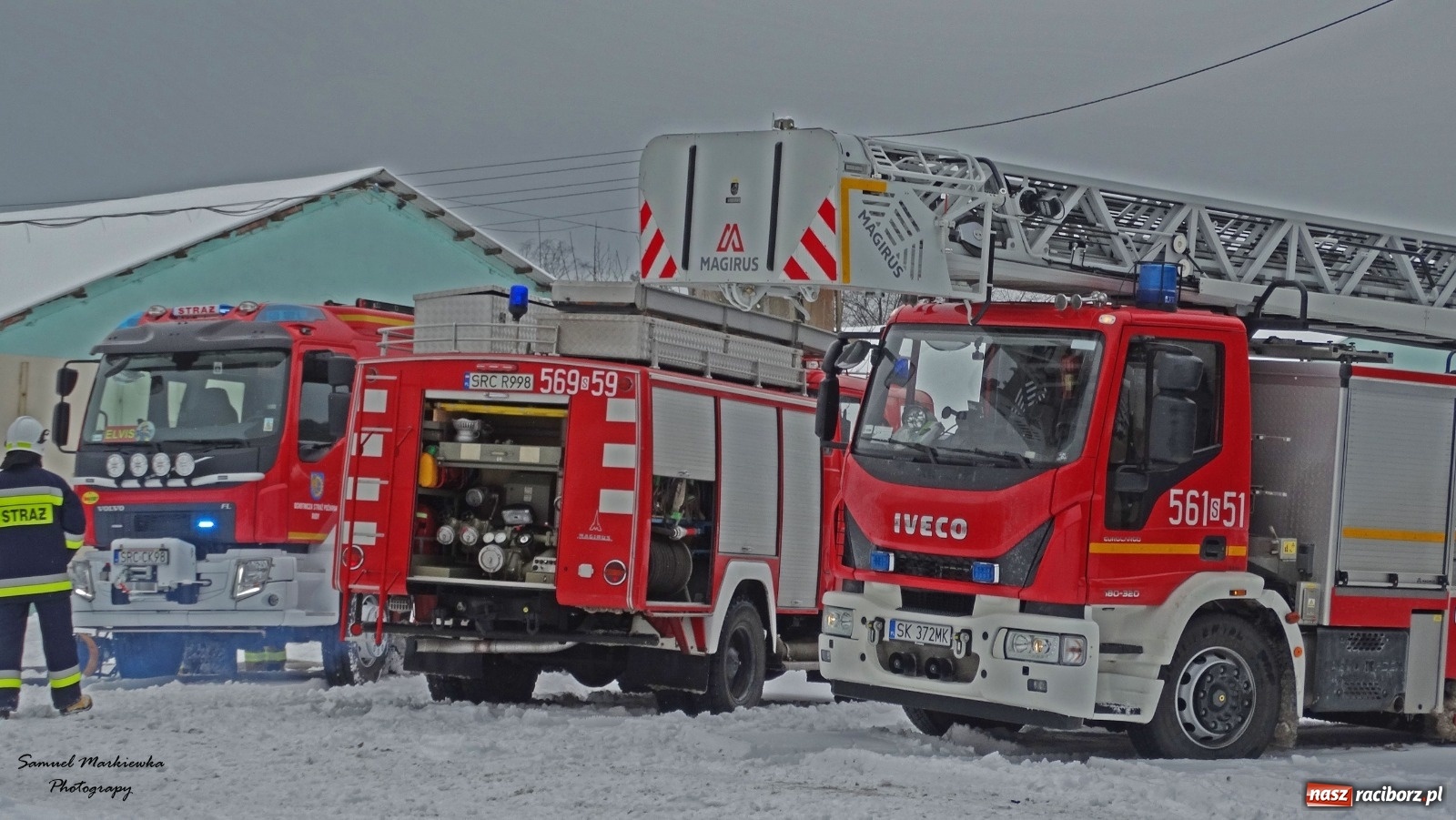 Zdjęcie w galerii na portalu naszraciborz.pl: Dym nad Rudami. Pożar na farmie drobiu wiadomości z regionu