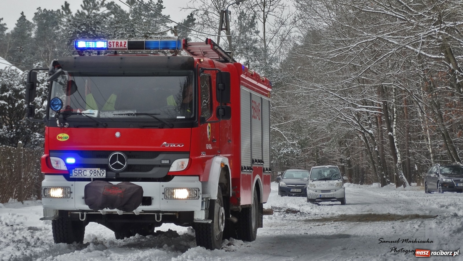 Zdjęcie w galerii na portalu naszraciborz.pl: Dym nad Rudami. Pożar na farmie drobiu wiadomości z regionu