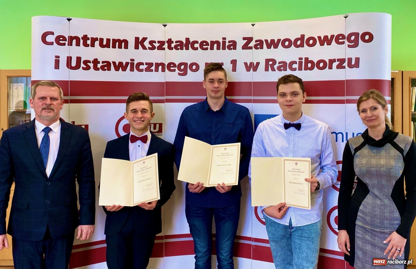 Zdjęcie w galerii na portalu naszraciborz.pl: Stypendyści Prezesa Rady Ministrów z CKZiU nr 1 w Raciborzu wiadomości z regionu