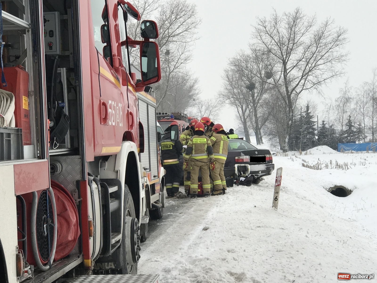 Zdjęcie w galerii na portalu naszraciborz.pl: Czołowe zderzenie na DW 416 w Żerdzinach [FOTO] wiadomości z regionu